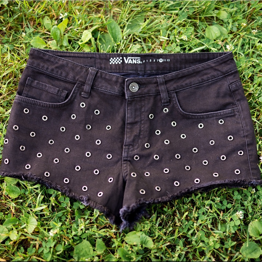 Grunge black Vans short-shorts🤘🏼🎱🎧🦨